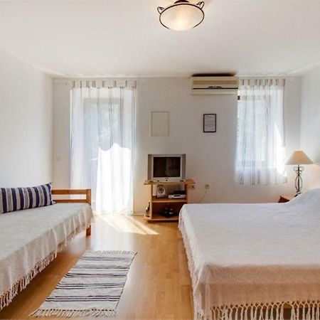 Apartments Jelena Veli Losinj Exterior photo